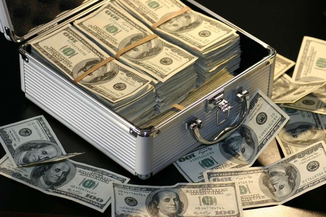 Доллар дешевеет: курсы валют в Украине на 16 февраля