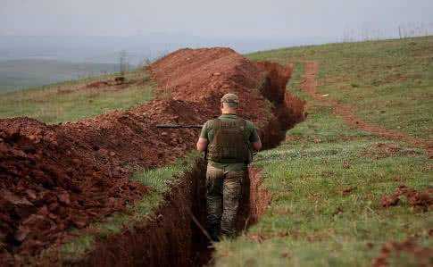 Война на Донбассе: 13 обстрелов за сутки, 1 боец ​​ООС погиб, 3 ранены