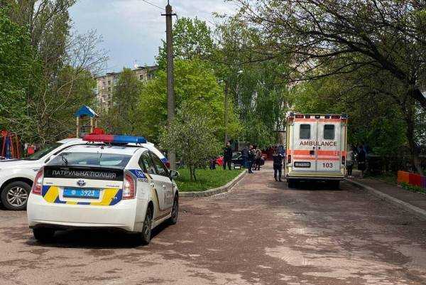 У Чернігові патрульні під час виїзду на виклик застрелили чоловіка, який напав на них з ножем