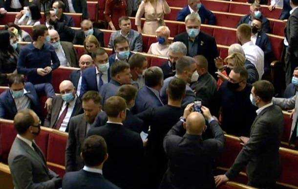 Нардеп Сюмар нецензурно вилаялася з трибуни Ради