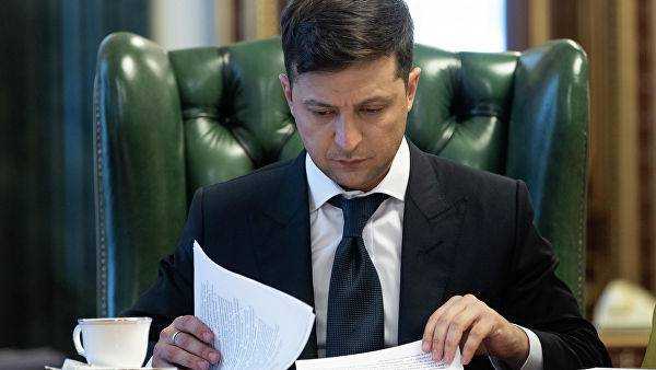 У Зеленского прокомментировали возможный дефолт