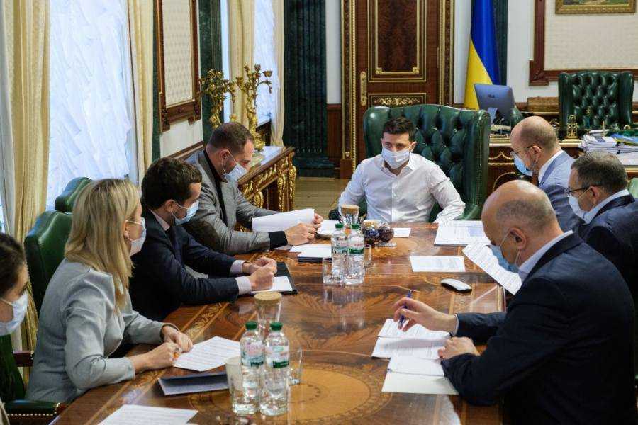 Зеленскому доложили о создании COVID-вакцины