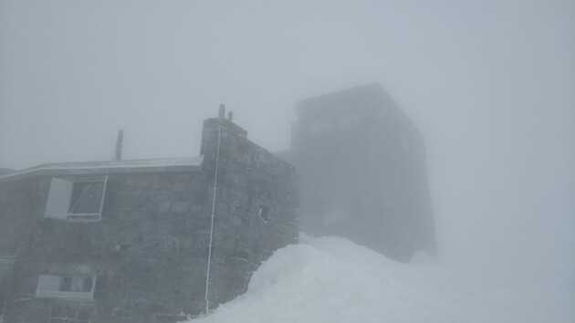 Карпаты засыпает снегом в мае