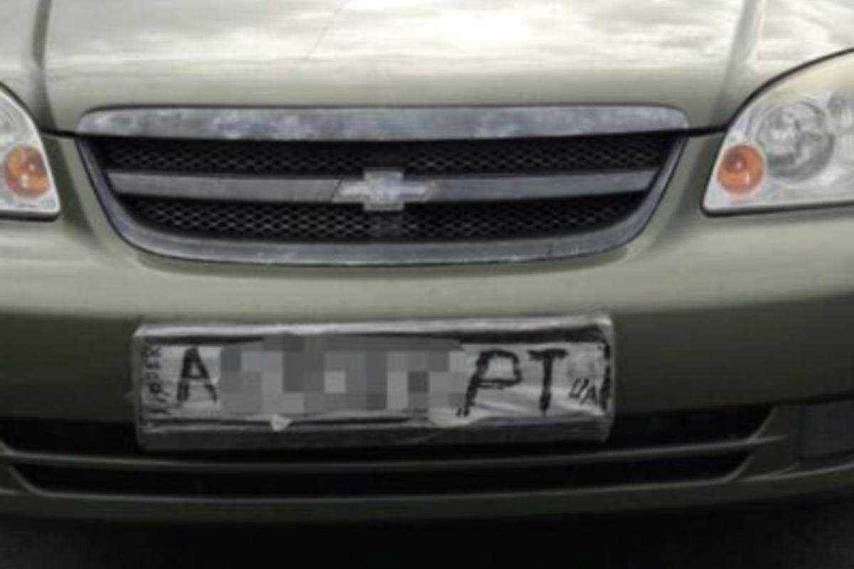 "Креативний номерний знак": під Києвом копи покарали горе-водія