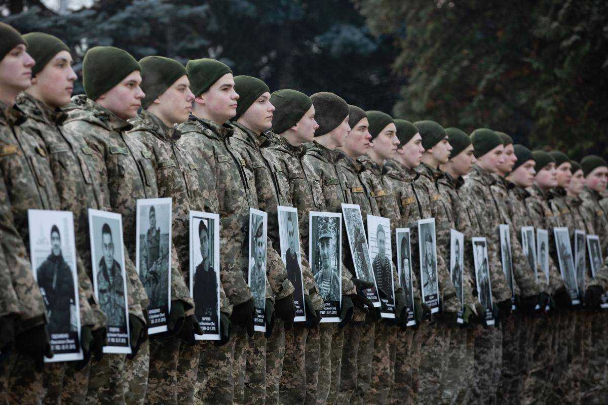 "Боротися за свою землю до кінця": Зеленський закликав пам'ятати подвиг "кіборгів"