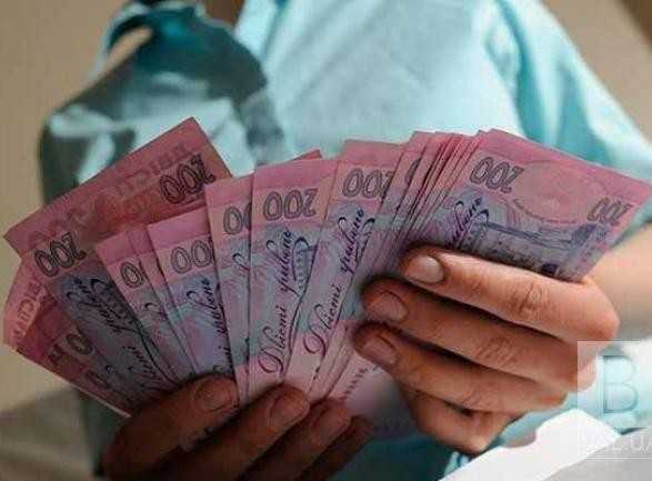 Украинцы поддерживают инициативу почасовой оплаты медикам, которые борются с распространением COVID-19 - Минздрав