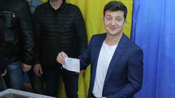 Зеленскому объявили штраф за демонстрацию бюллетеня