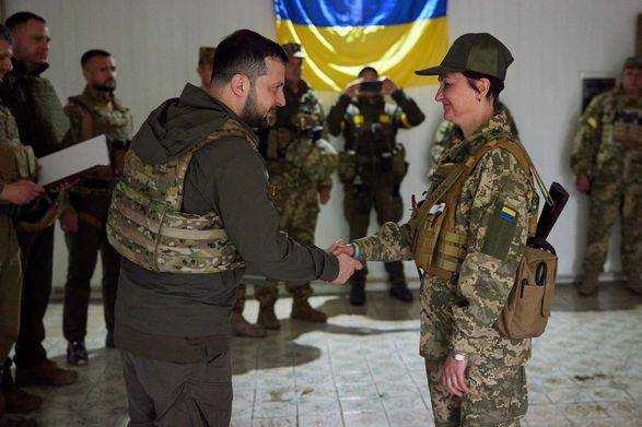 Зеленський вперше відвідав передові позиції за межами Київської області в Харкові. В місті лунають вибухи