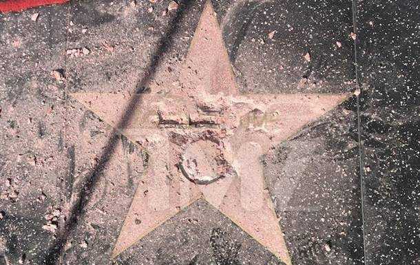 "Халк" разбил звезду Трампа на Аллее славы