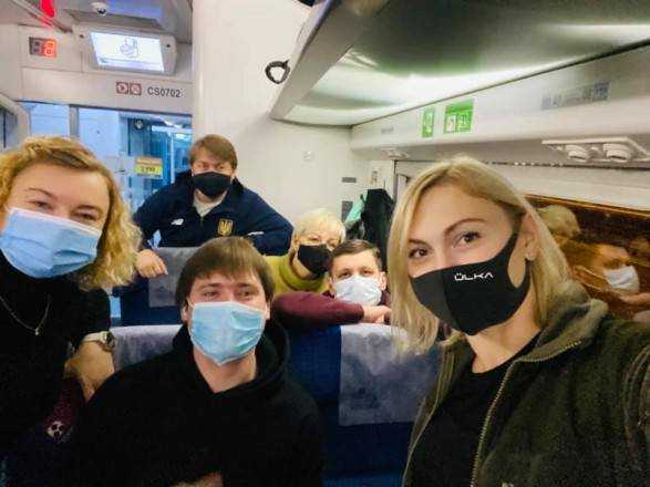 "Слуги народа" отправились на Донбасс