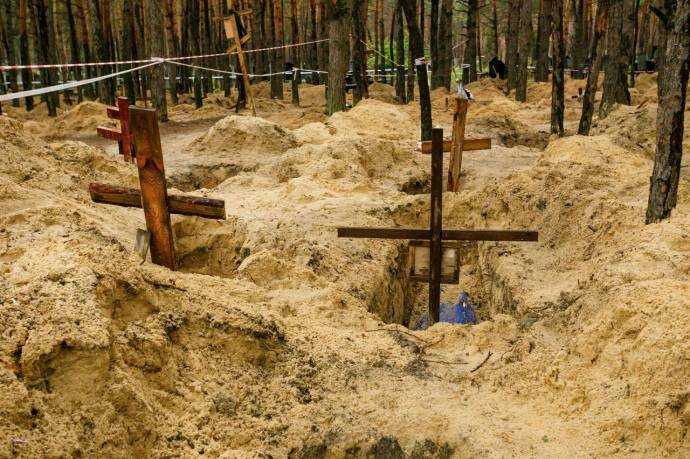 Ексгумація тіл в Ізюмі завершена: підняли 436 тіл