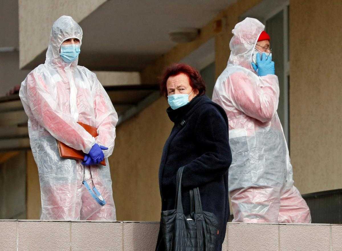 Вся родина проти вакцинації: у Львові третій день рятують багатодітну матір