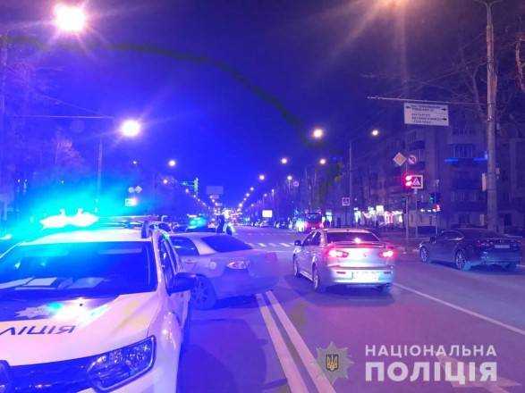 Біля переходу, де збили двох дітей: у Харкові водійка наїхала на поліцейського, обох госпіталізували