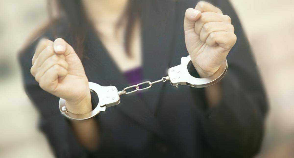 Под Днепром 23-летняя мать задушила ребенка поясом от халата, чтобы он не плакал