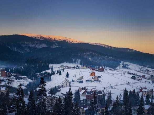 У Карпатах другий день шукають чоловіків, які каталися на снігоходах