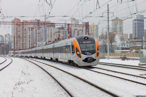 "Укрзалізниця" призначає додаткові дати курсування "Лижного експресу"