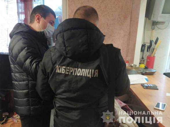 В Кировоградской области женщина "продала" несуществующей обуви на около 400 тысяч гривен