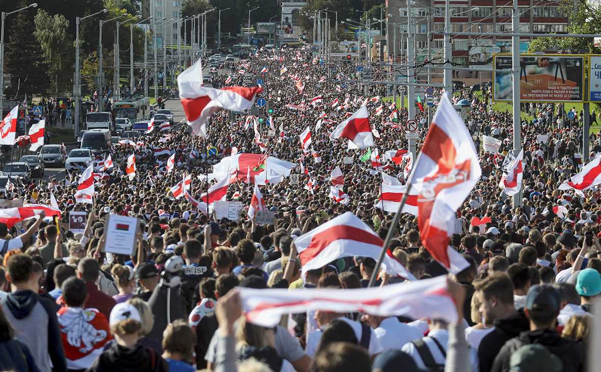Протесты в Беларуси: в Минске насчитали 100 тыс. митингующих, более 100 задержанных