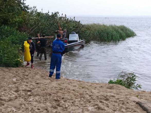 На Днепре перевернулась лодка с девятью людьми