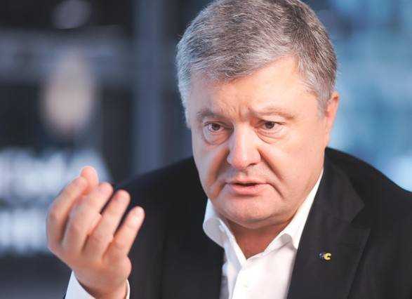 Порошенка вдруге не випустили за кордон