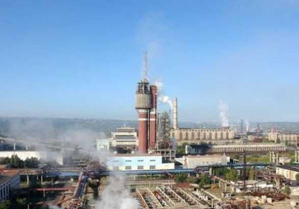 Територію "Азоту" обстрілюють годинами: із радіаторів витекло мастило і спалахнула пожежа