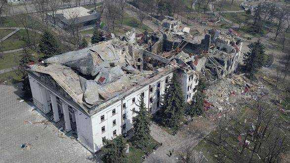 Самый смертоносный за всю войну: 600 человек погибли от авиаудара по драмтеатру в Мариуполе - расследование AP