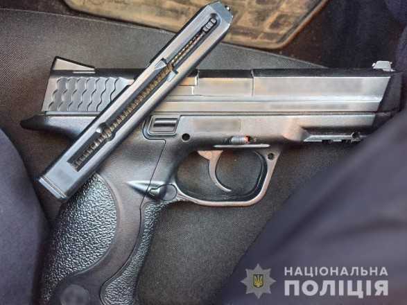На Буковині неповнолітнього поранили з пневматичного пістолета