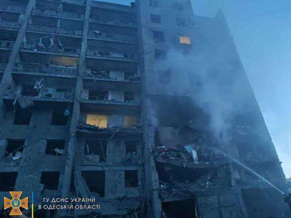 Обстріли Одещини: внаслідок влучання в багатоповерхівку загинуло 14 осіб, постраждало 30. На базі відпочинку постраждалий та 3 жертви, з них 1 дитина