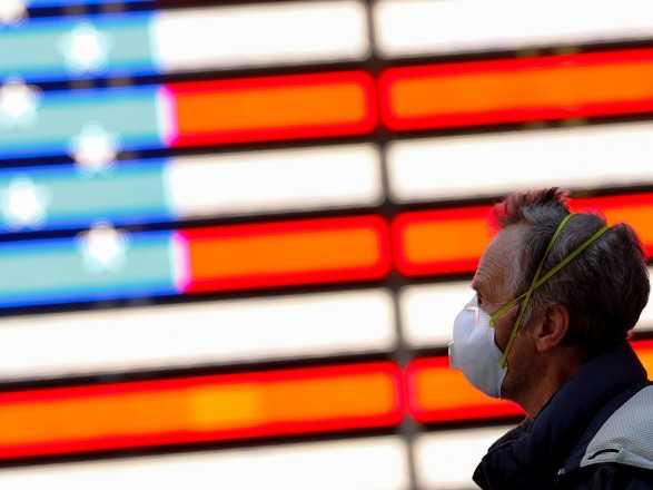 В США за сутки коронавирусом заразились рекордные 63,2 тыс. человек