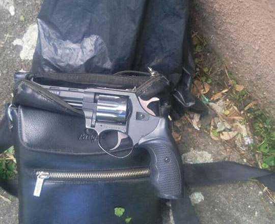 Влаштував стрілянину в автобусі та поранив водія: у Києві затримали зловмисника