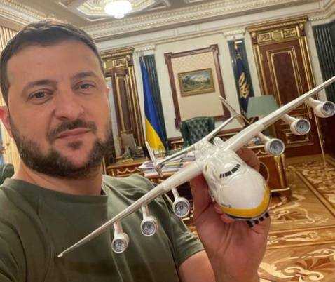 Зеленському подарували “Мрію”
