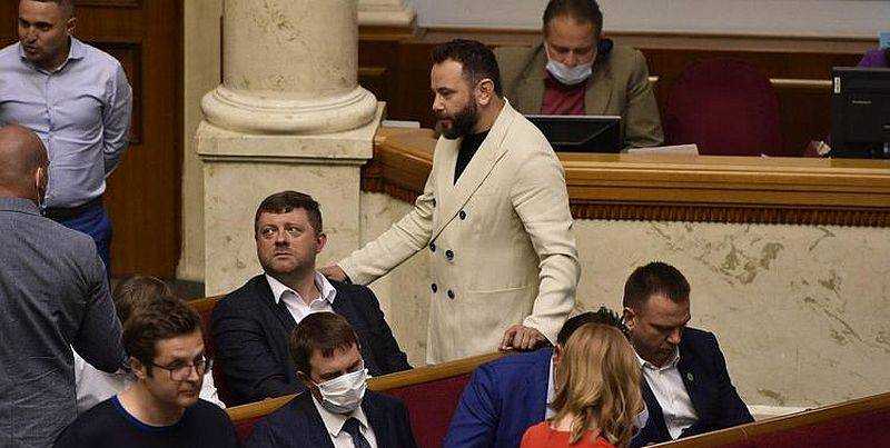"Слуг народа" обучат манерам: раскрыта важная тайна партии