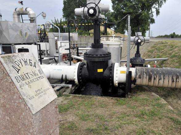 Транзит російської нафти через Україну відновився: Словаччина вже отримує, Угорщина - завтра