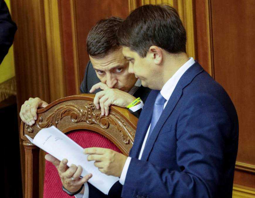 Разумков сетует на низкие зарплаты депутатов