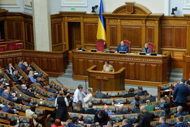 Журналісти намагались дізнатися, чи є в Раді невакциновані нардепи