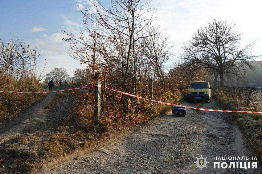 На Хмельниччині вбили та зґвалтували молоду жінку