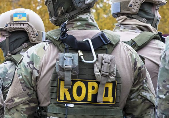 Взрыв в Шевченковском суде: предварительно, пострадали двое правоохранителей