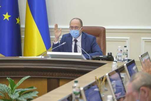Кабмин готовится "закручивать гайки" в борьбе с COVID-19