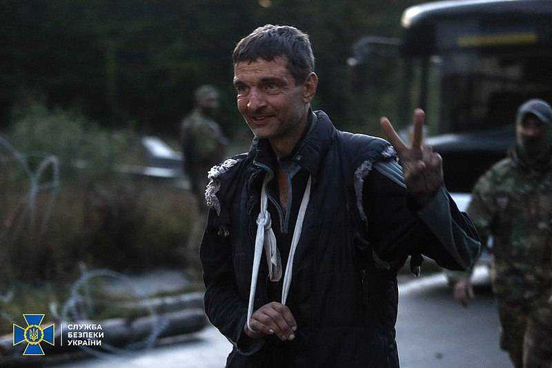 Ціна полону: журналіст показала фото звільненого з полону "азовця"