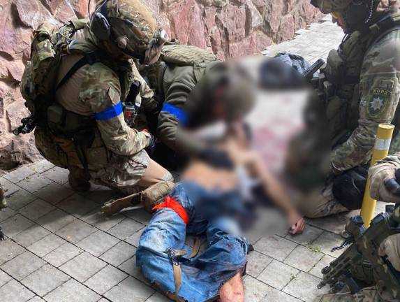 Убивство поліцейської в Чернівцях: затриманий стрілок помер