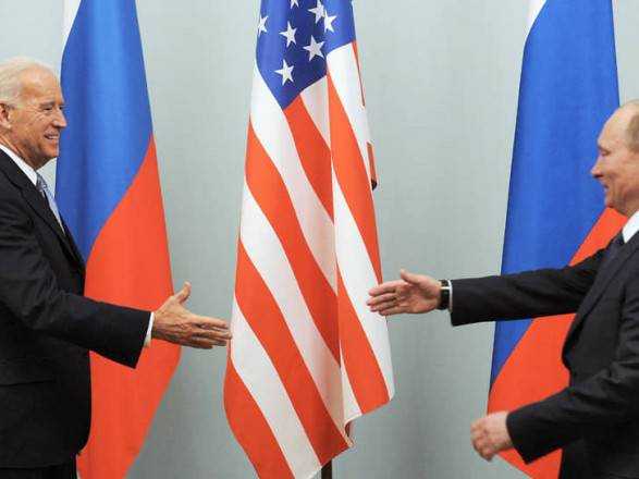 Байден поговорив із Путіним: закликав знизити напруженість на кордонах України і запропонував зустрітись