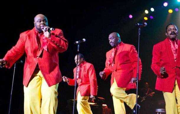 Американский певец Брюс Уильямсон умер от COVID-19