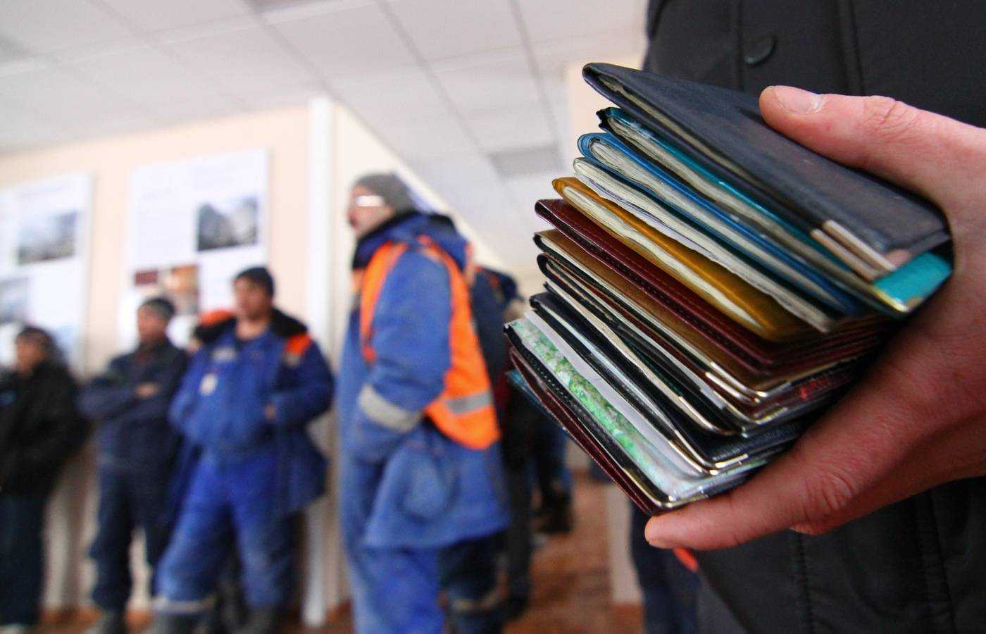 Украинцы после праздников массово возвращаются на работу за границу