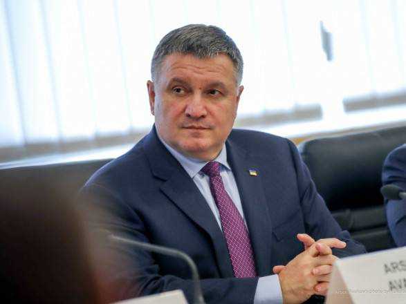 Написать в ГБР, посольство и спортлото: Аваков дал советы, как оправдать "неоплаченное пьянство"