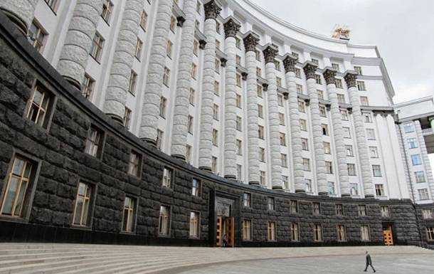 Зеленський пропонує перенести міністерства в регіони