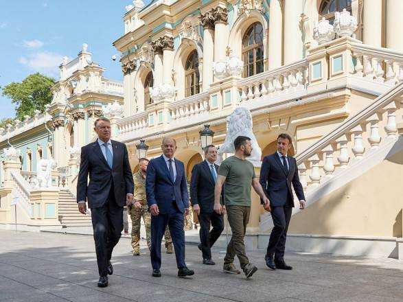 Гості не примушували, не схиляли, не тиснули: Кулеба підбив підсумки візиту Шольца, Макрона та Драгі