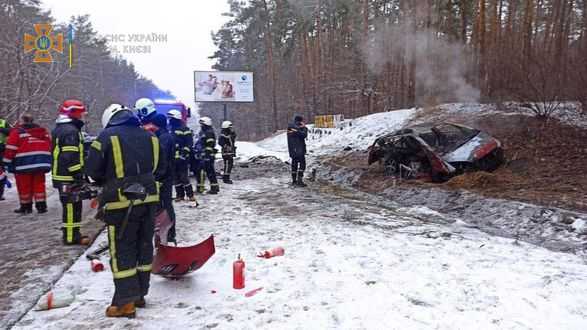 Вибух авто під Києвом: загинула одна людина, госпіталізовано дитину