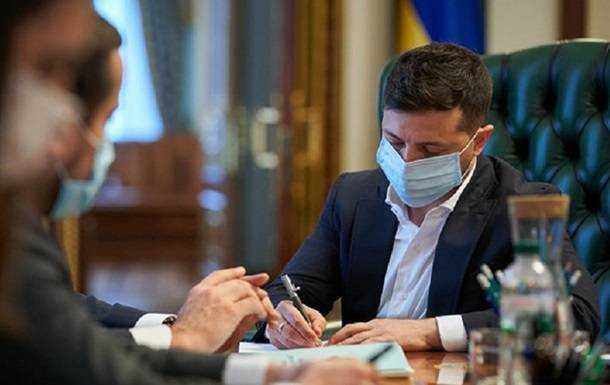 Зеленский присвоил звание Мать-героиня сотням женщин