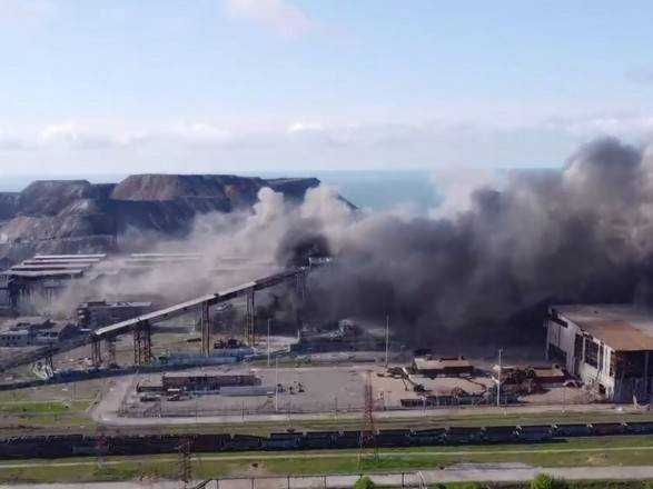 Штурм "Азовсталі" триває: в полку "Азов" заявили, що окупанти застосовують авіацію, артилерію та піхоту