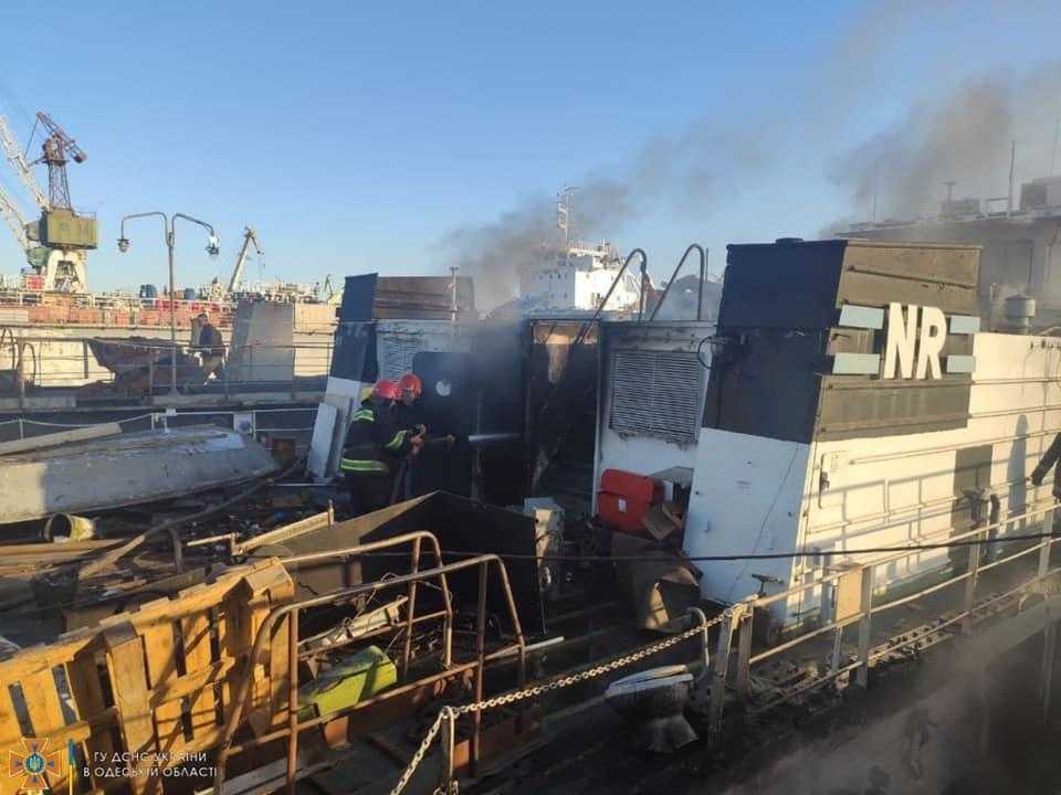В на судноремонтному заводі в Ізмаїлі спалахнув буксир